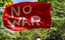 日本で憲法改正反対デモが拡大、若者が立ち上がる：英報道