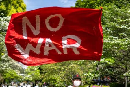 日本で憲法改正反対デモが拡大、若者が立ち上がる：英報道