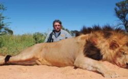 米の億万長者、アフリカでの狩猟中、ゾウの群れに襲われ死亡