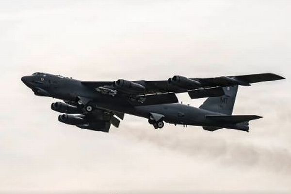 米軍がB-52爆撃機をイラン上空に投入、制空権を拡大
