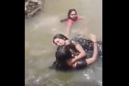うっかり滑って川に落ちた少女3人、笑い合ううちに流されて死亡、最後の瞬間が悲しい