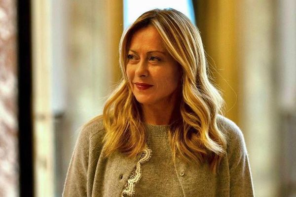 イタリア・メローニ首相のランジェリー姿、フェイク画像がネットで拡散