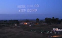 カリフォルニア州に住む男性、ドローンを使って配達ドライバーを自宅へ道案内【動画】