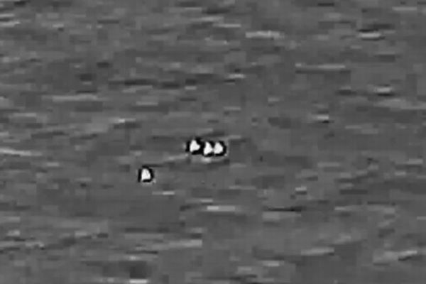 米国防総省、未確認飛行物体の新たな資料を公開【動画】