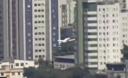 ブラジルの都市で小型ジェット機が建物に激突、衝撃的な瞬間を撮影