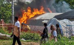 コンゴ民主共和国で、民衆がエボラ出血熱の治療をしている病院に放火