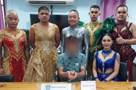 タイの男性警察官、女装してダンスグループに成りすまし、覚醒剤の密売人を逮捕