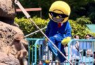 勇敢なタクシー運転手、車内で誘拐犯からショットガンを奪う【動画】