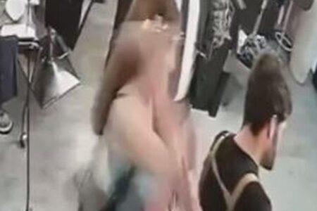 ブラジルの美容室で、髪型に不満を持った女性客が、美容師をナイフで刺す【動画】