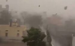 インド北部で激しい嵐、豪雨や強風、落雷などで111人が死亡