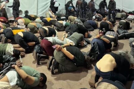 イスラエルの極右大臣、拘束された人権活動家の動画を投稿、酷い扱いに各国が非難