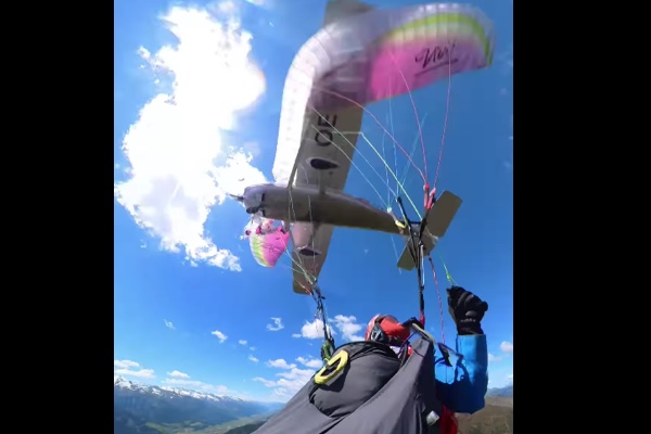 パラグライダーが飛行機に引っ掛けられて墜落、自撮りした映像が恐ろしい