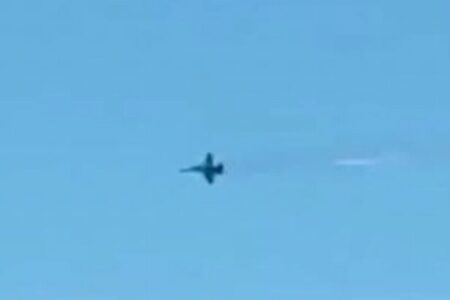 米軍の戦闘機がワシントン州の山に墜落、山火事が発生【動画】