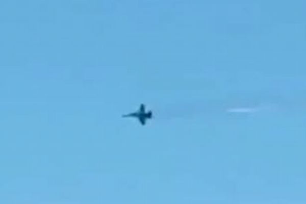 米軍の戦闘機がワシントン州の山に墜落、山火事が発生【動画】