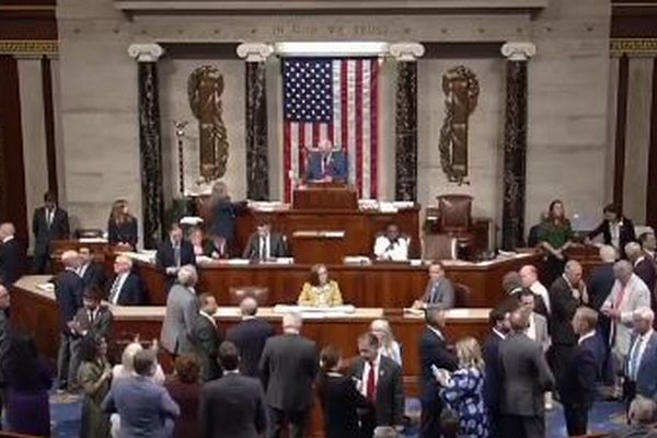 米下院、トランプ大統領の戦争継続を制限する決議案を可決