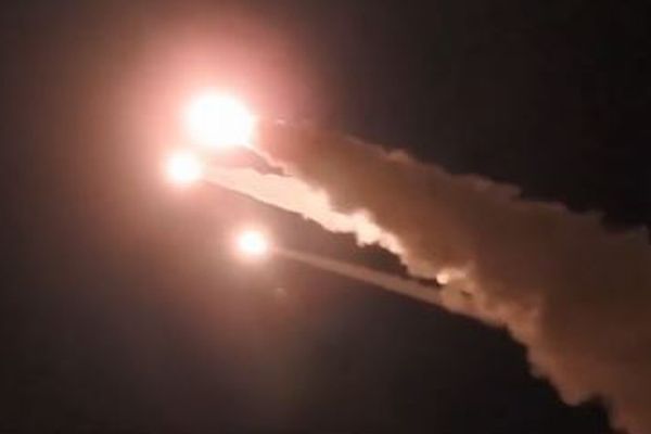 イランとイスラエルが攻撃を停止、トランプ大統領が要請