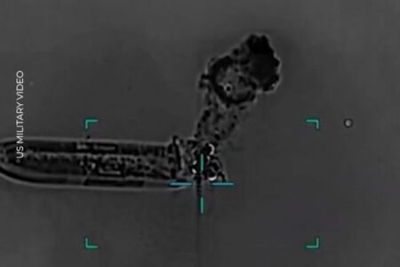 米軍がホルムズ海峡付近で石油タンカーを攻撃、インド人の船員3人が死亡