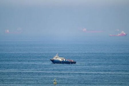 ホルムズ海峡で船舶が攻撃を受け、船体が損傷、イラン側が警告