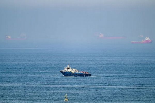 ホルムズ海峡で船舶が攻撃を受け、船体が損傷、イラン側が警告