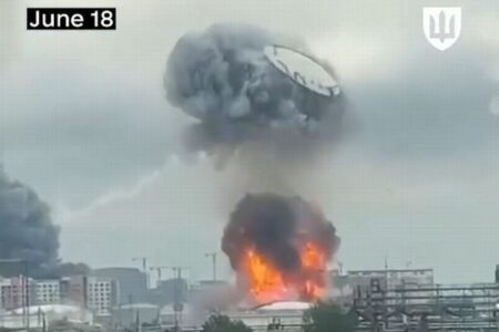 ウクライナ軍がモスクワへ大規模なドローン攻撃、石油施設が大爆発