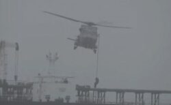 フランス海軍がロシアの「影の船団」を拿捕、特殊部隊が石油タンカーに乗り込む