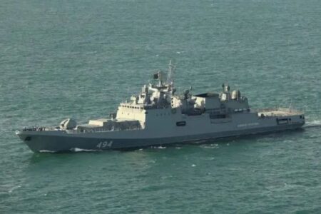 ロシア軍の艦船が、英仏海峡でヨットに向けて警告射撃