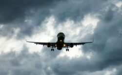 米連邦航空局がAIの導入を計画、航空機の混雑やフライト遅延を防ぐ