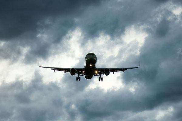 米連邦航空局がAIの導入を計画、航空機の混雑やフライト遅延を防ぐ