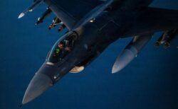 米軍が貨物船への攻撃に対し報復、イラン南部への空爆を実施