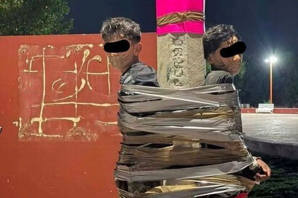 「バットマン」と呼ばれる謎の自警団、バイク泥棒をテープで縛りつける【メキシコ】