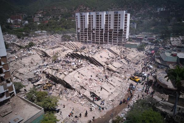 ベネズエラの地震で1719人が死亡、救助中に激しい余震も発生