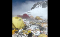 エベレスト登山の最終キャンプ地がゴミだらけ、最新映像が批判を呼ぶ