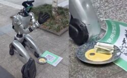 中国の路上に人型ロボットの物乞いが出現「僕の電気代を払って」