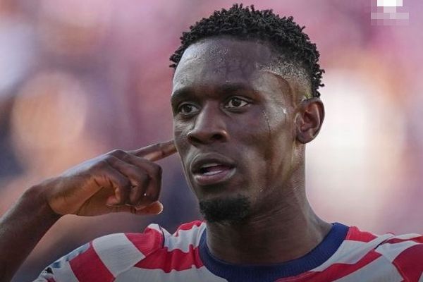 トランプ氏がFIFAの会長に電話、米選手の出場停止を取り消し