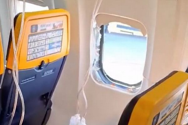 「ライアンエアー」の旅客機、飛行中に窓が割れ、乗客が機外へ吸い出されそうになる