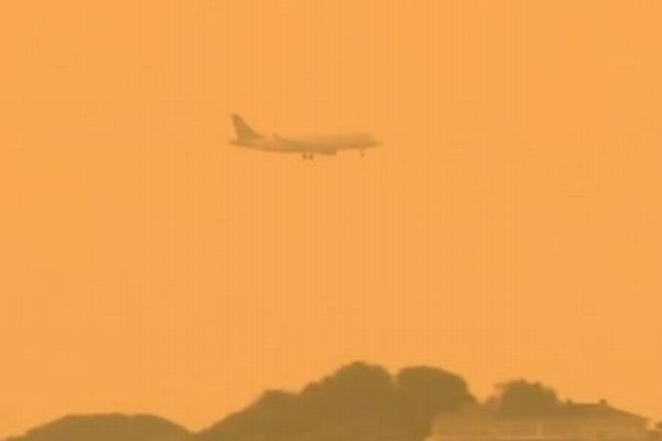 カナダの山火事の煙がボストンにまで到達、空がオレンジ色に染まる