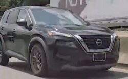 高速道路を走行中の車に外れたタイヤが衝突、撮影された動画が恐ろしい