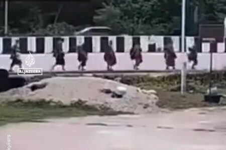 タイで11歳の少年が車を運転、僧侶の列に突っ込み9人が死亡【動画】