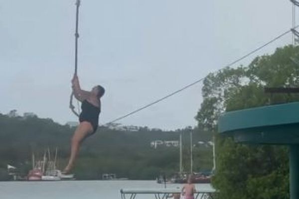 米女性、アトラクションの体験中にロープが股間に挟まり、性器を損傷【動画】