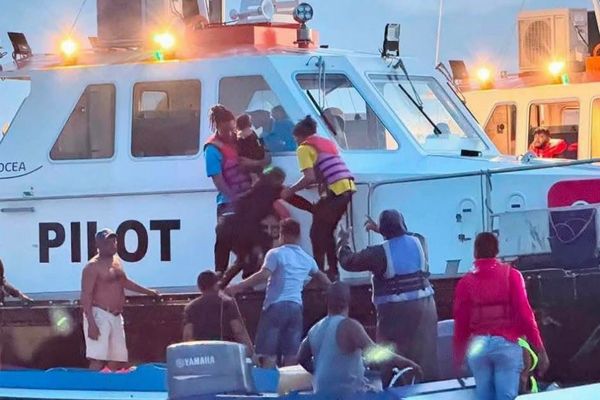南米のガイアナで116人を乗せたフェリーが沈没、捜索活動が続く