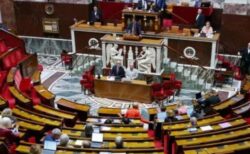 フランス国民議会、15歳未満の子供のSNS利用を禁止する法案を可決