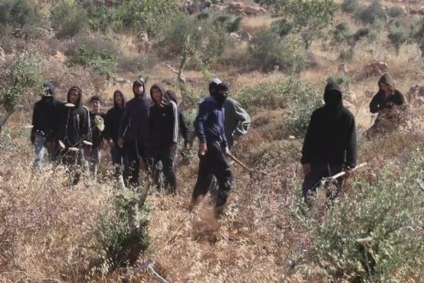 イスラエル人の入植者がヨルダン川西岸地区への襲撃を激化、パレスチナ人が負傷