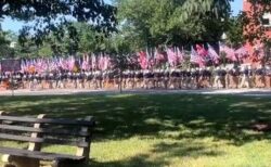 米国の首都で、白人至上主義団体「パトリオット・フロント」の男らが行進