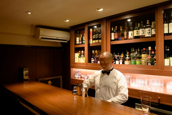 ジェフ・ベゾスに気に入られた、東京の小さな店のバーテンダーが、ニューヨークに進出