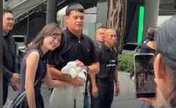 王位継承権を持つタイの王子、バンコクの高架鉄道駅に女性と登場 日本人女性と交際中か