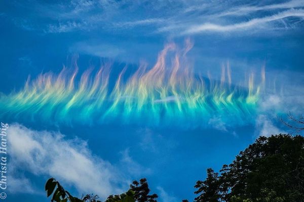 炎のように揺らめく虹、NASAが珍しい大気現象の写真を掲載