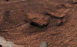 NASAの「キュリオシティ」が、火星でハチの巣構造の模様を発見