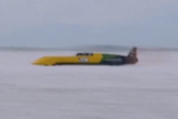 英のドライバー、水素自動車で時速654kmに到達、世界記録を更新