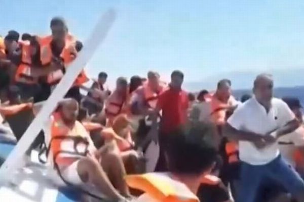キプロス北部の沖合でフェリーが転覆し、少なくとも8人が死亡