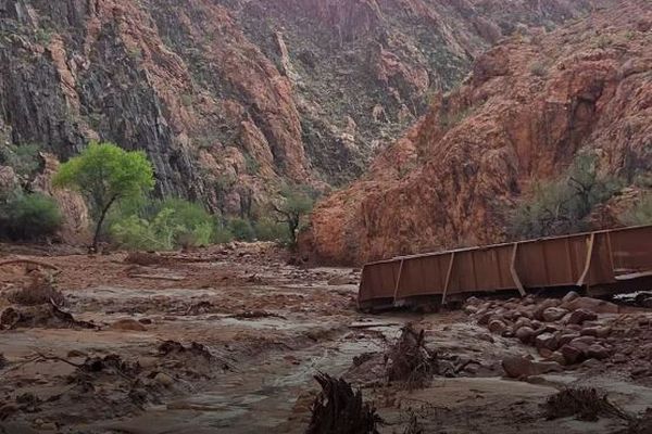 グランドキャニオンで鉄砲水が発生、少なくとも15人が行方不明